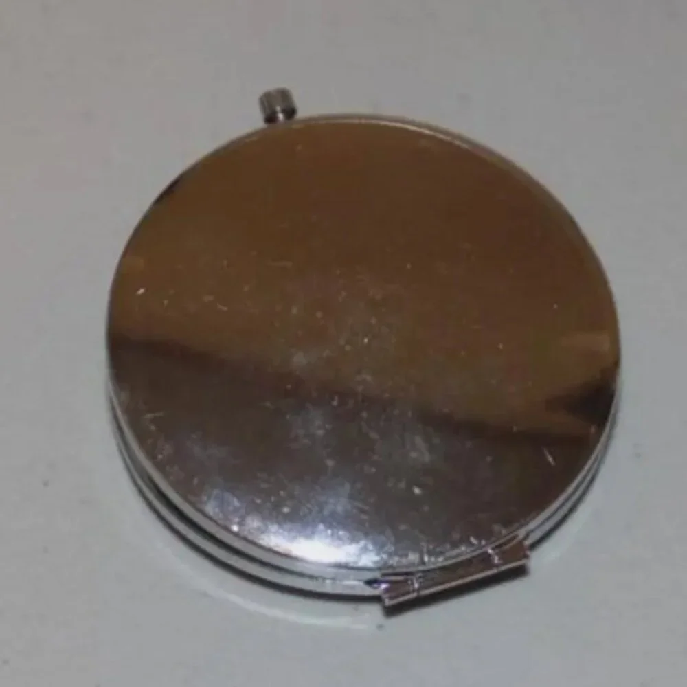 Double Mirror Snap Close Compact Peachy-Pink Silver Vanity Travel Accessory